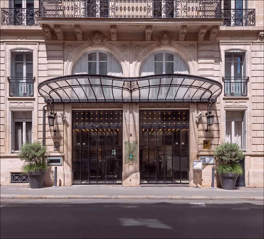 La façade de la Maison des Centraliens, rue Jean Goujon à Paris
